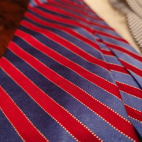 Tommy Hilfiger Blue and Red Striped Silk Tie - Picture 2 of 4